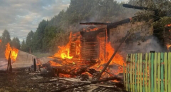 В Камешковском районе крупный пожар охватил два частных дома