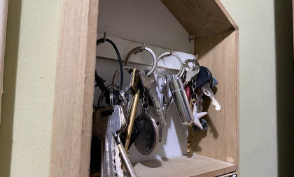 Из-за бюрократической ошибки многодетную семью лишили права на жильё в Радужном